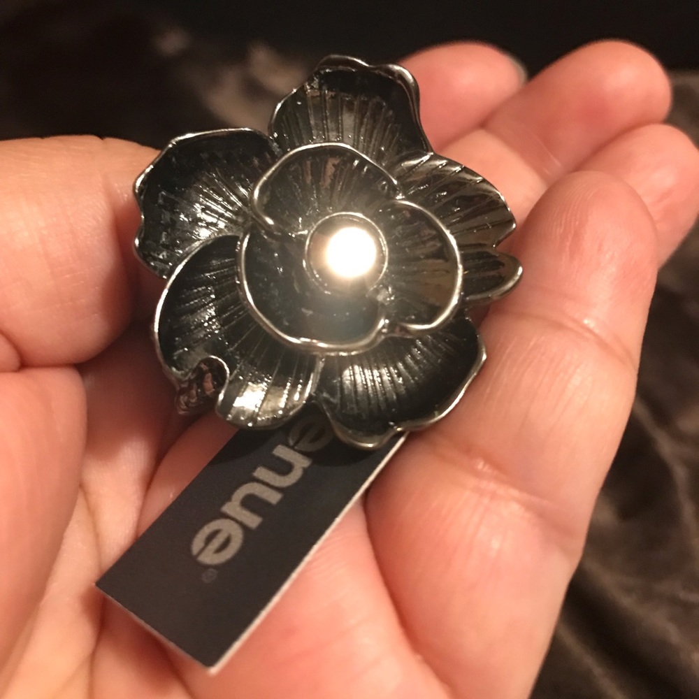 Gunmetal black flower ring one size - Picture 7 of 8